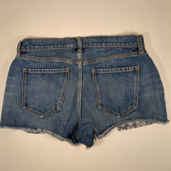 Old Navy Women's Boyfriend Distressed Blue Jean Shorts , Size 6 - Picture 2 of 7